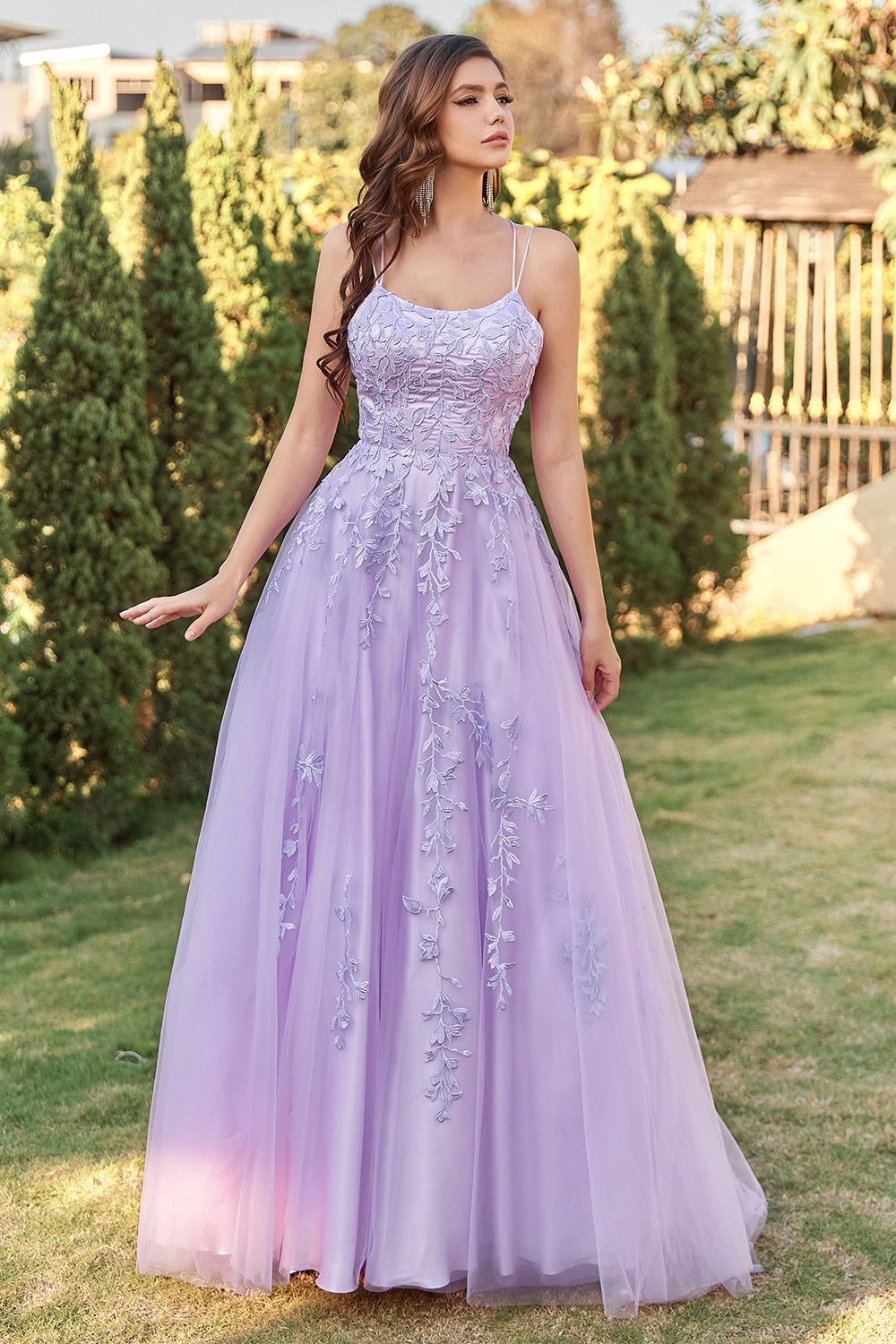 Abito da ballo lungo lavanda in tulle con pizzo floreale