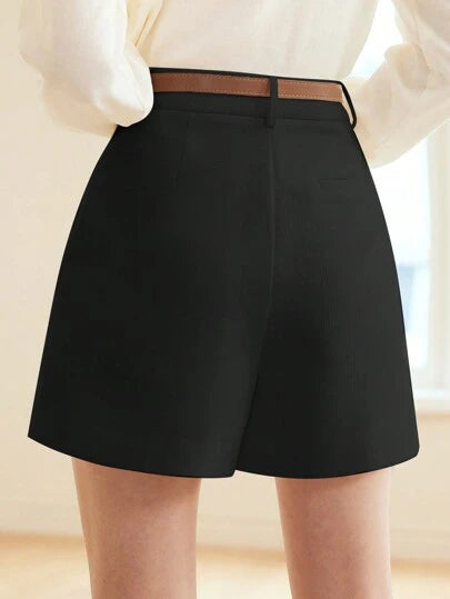 Pantaloncini neri a vita alta con tasche e cintura