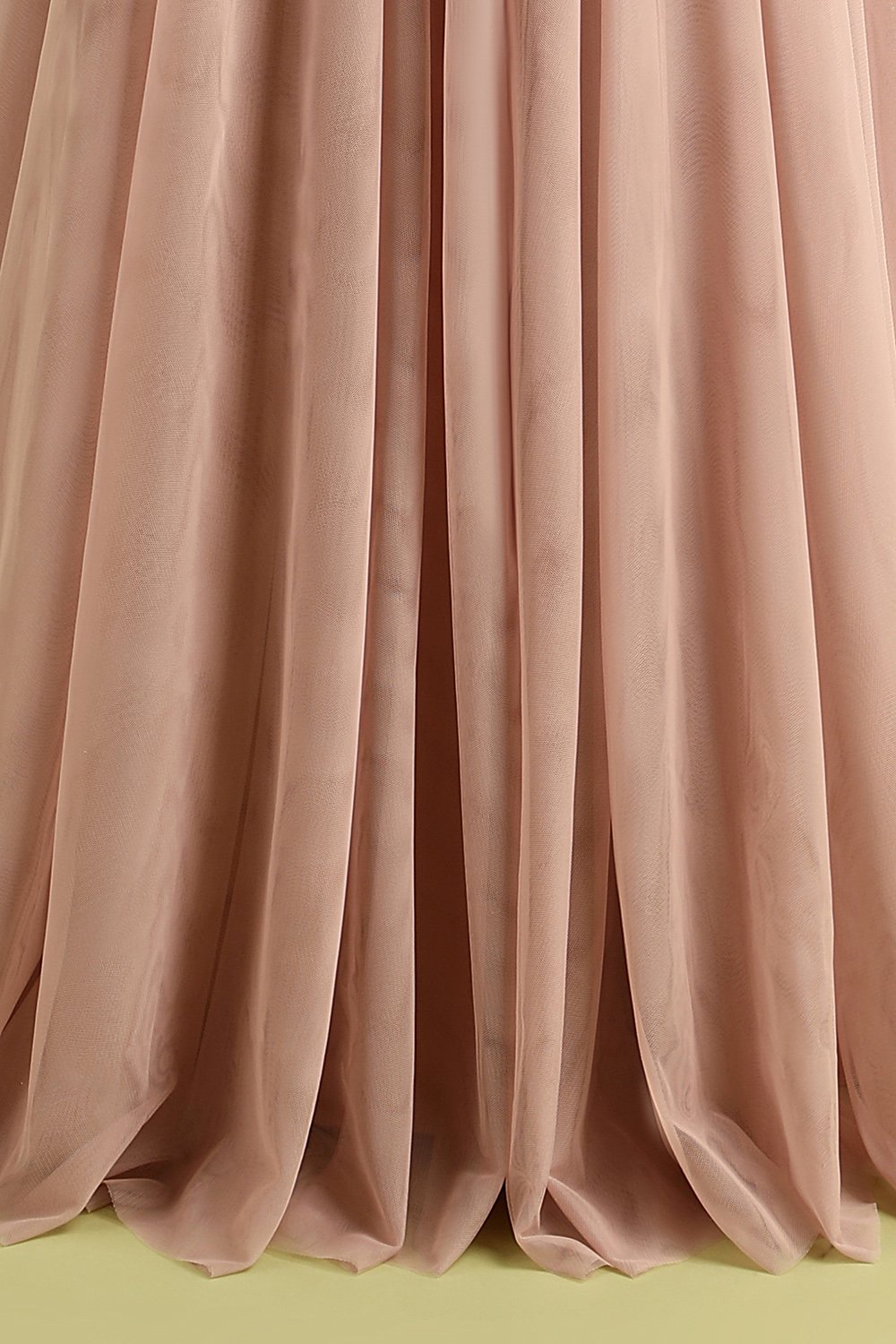 Abito da ballo lungo rosa con ricami e spalline incrociate