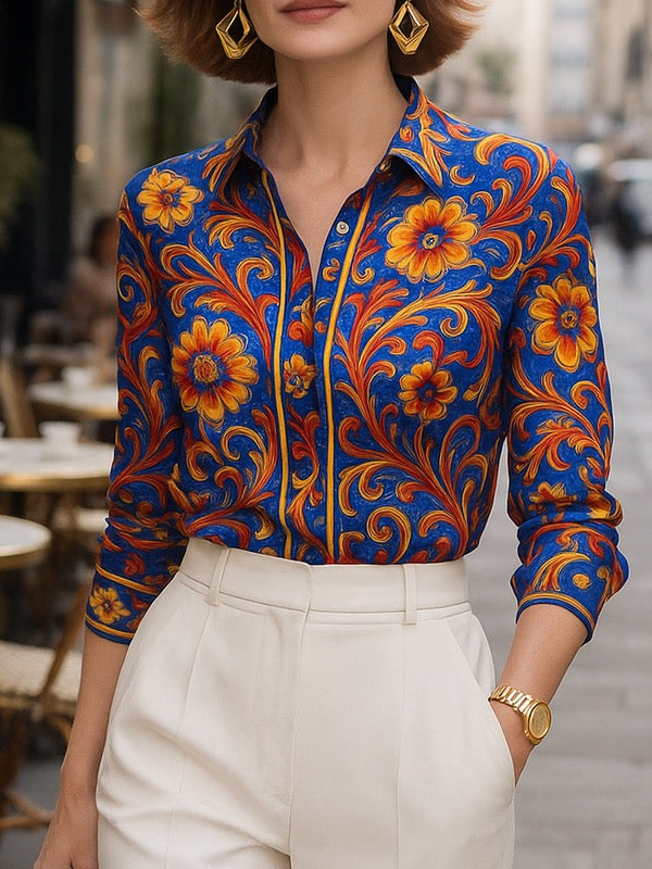 Camicia blu con stampa floreale e maniche lunghe