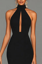Abito lungo nero halter con scollo a goccia e spacco