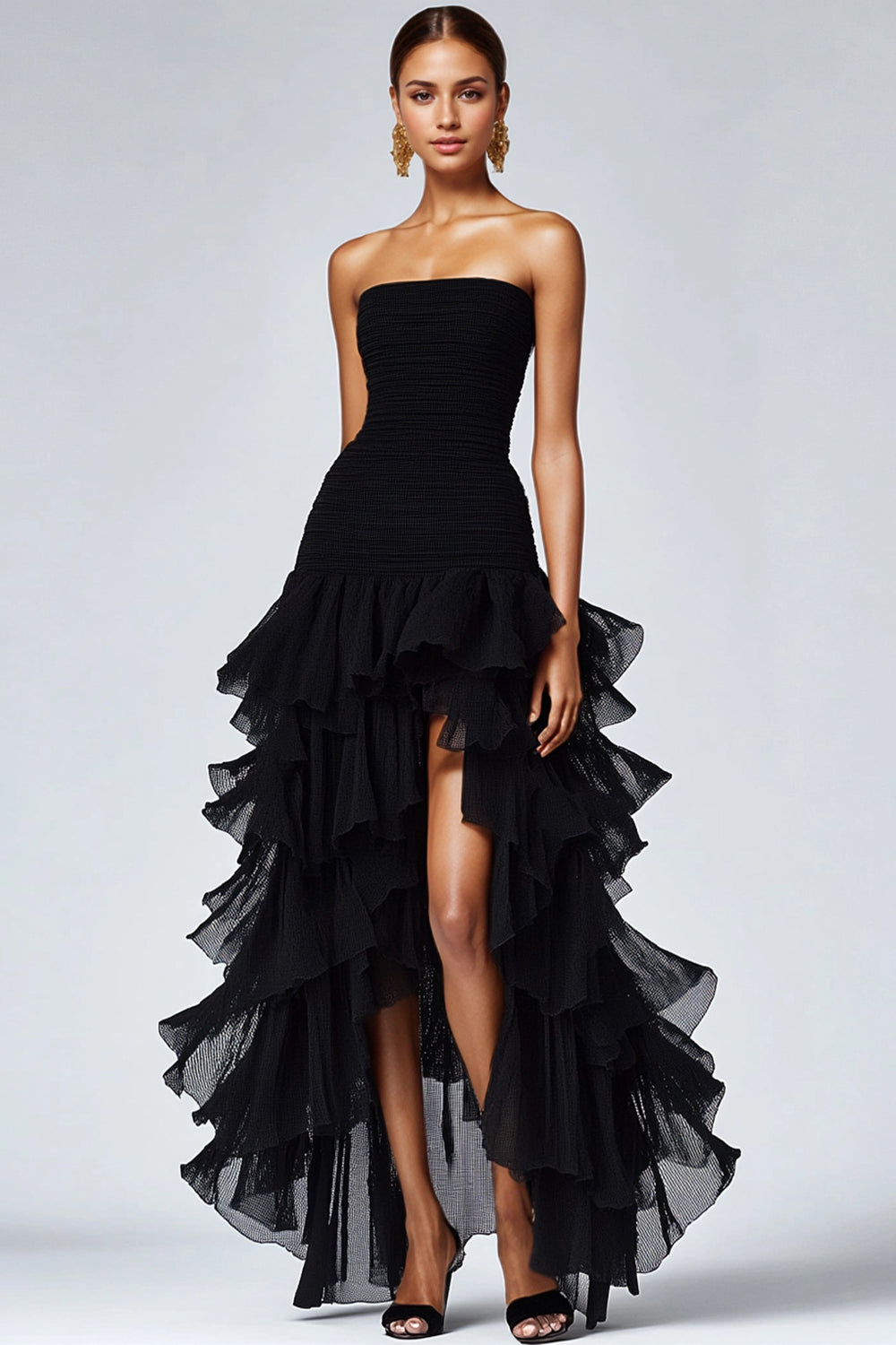 Abito formale nero senza spalline con volant in tulle