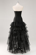 Abito formale nero senza spalline con volant in tulle