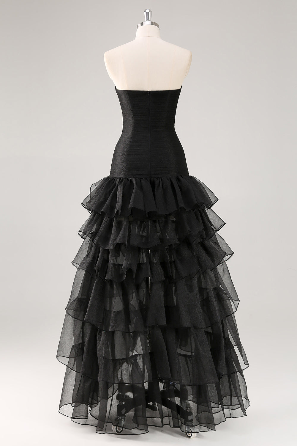 Abito formale nero senza spalline con volant in tulle