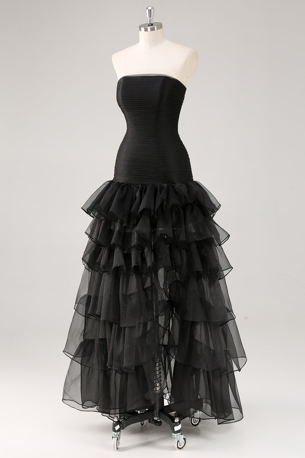 Abito formale nero senza spalline con volant in tulle
