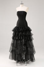 Abito formale nero senza spalline con volant in tulle