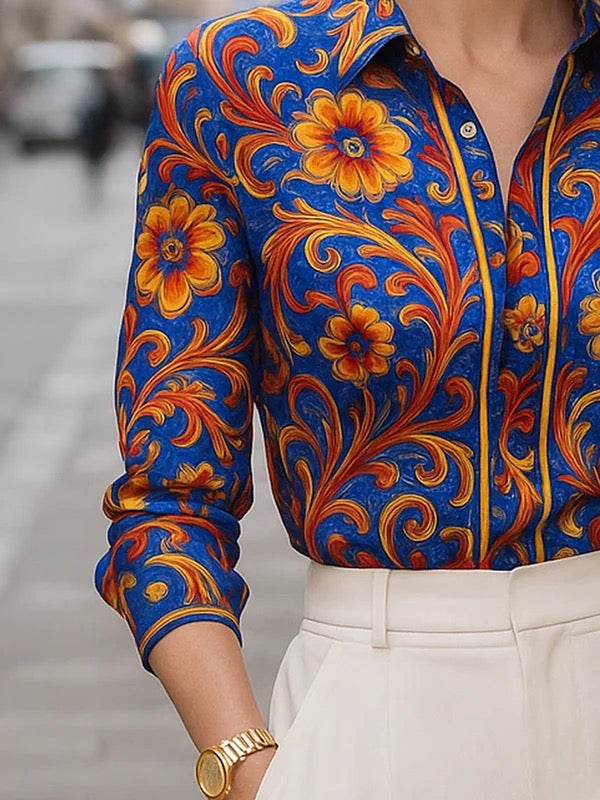 Camicia blu con stampa floreale e maniche lunghe