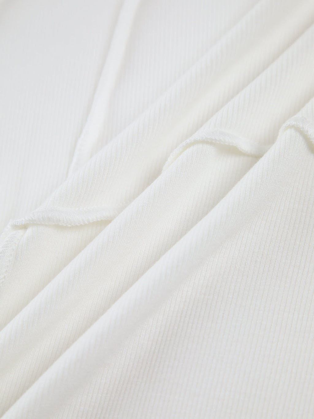Top beige maniche lunghe con drappeggio asimmetrico