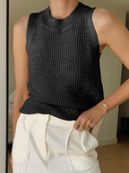 Top beige senza maniche in maglia traforata