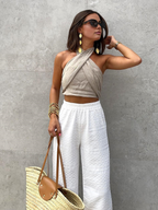 Top halter beige senza maniche con incrocio frontale