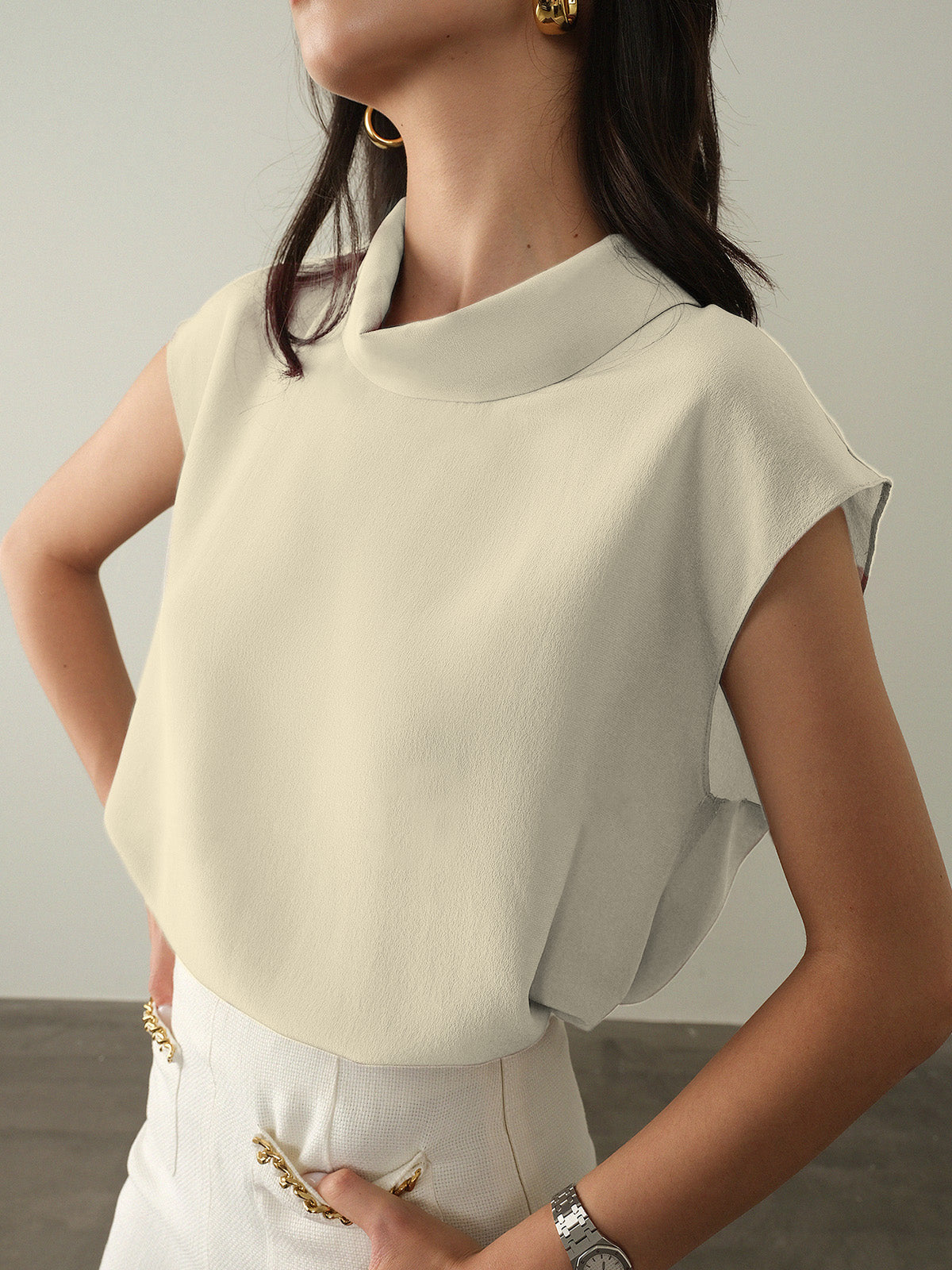 Top nero maniche corte con collo alto