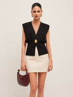 Gilet nero senza maniche con scollo a V e bottone
