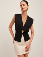 Gilet nero senza maniche con scollo a V e bottone