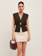Gilet nero senza maniche con scollo a V e bottone