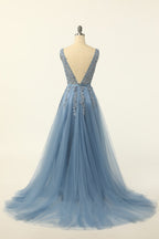 Abito da ballo in tulle blu con applicazioni in pizzo