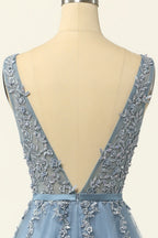 Abito da ballo in tulle blu con applicazioni in pizzo