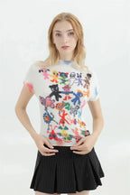 Top bianco con stampa a cartoon e maniche corte