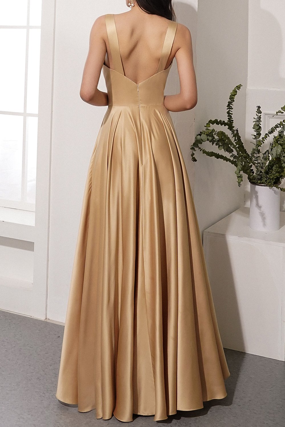 Abito lungo oro con scollo a V e spacco – Oro Scintillante