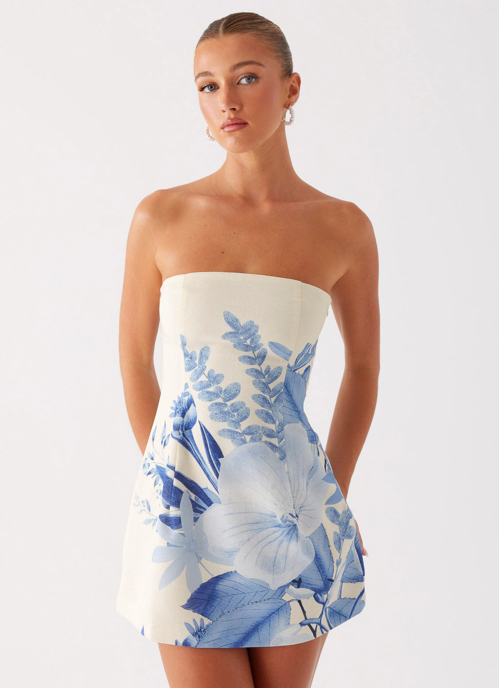 Abito corto strapless con stampa floreale blu