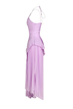 Abito lungo viola con volant e scollo halter
