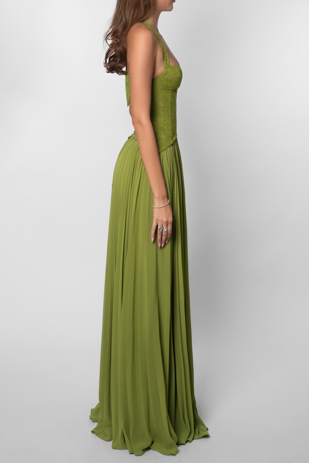 Abito lungo verde corsetto in pizzo con gonna plissé – Kenley