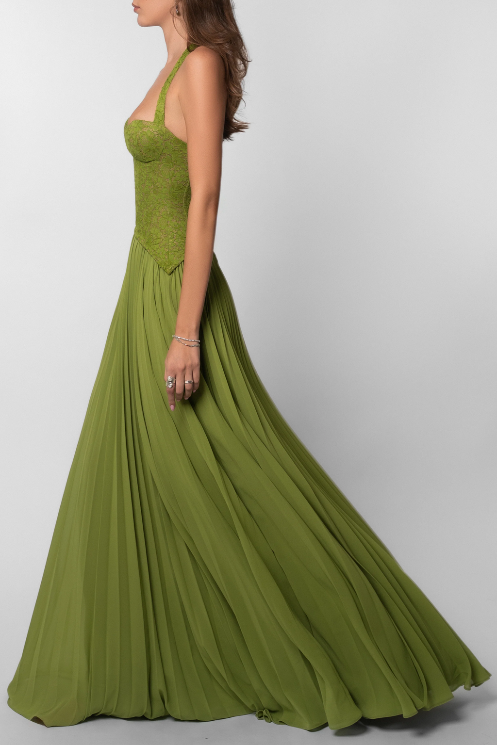 Abito lungo verde corsetto in pizzo con gonna plissé – Kenley