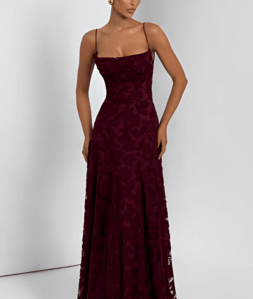 Abito lungo in pizzo bordeaux con ricami floreali – Helia