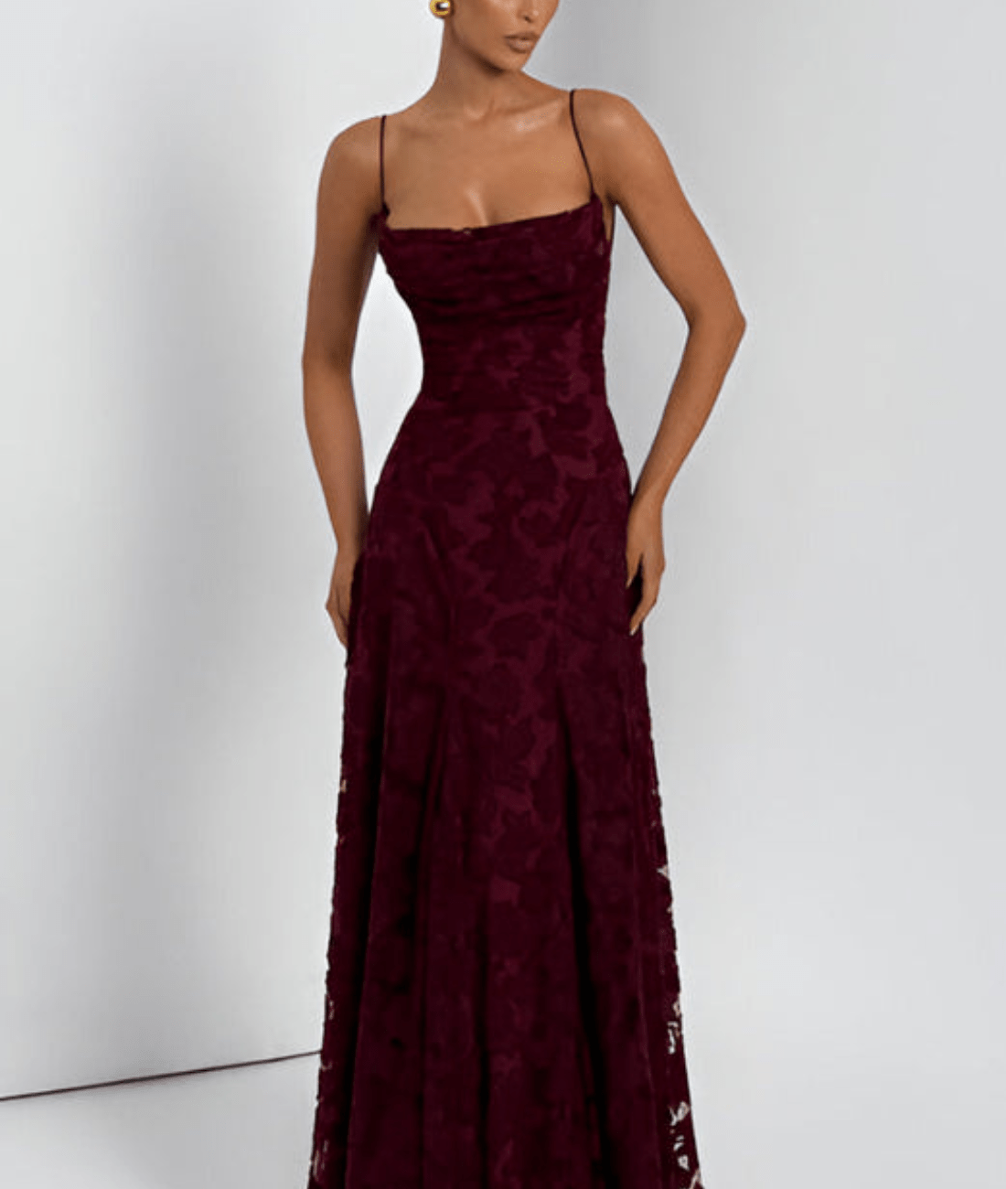 Abito lungo in pizzo bordeaux con ricami floreali – Helia