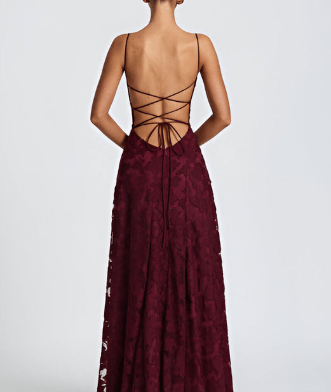 Abito lungo in pizzo bordeaux con ricami floreali – Helia
