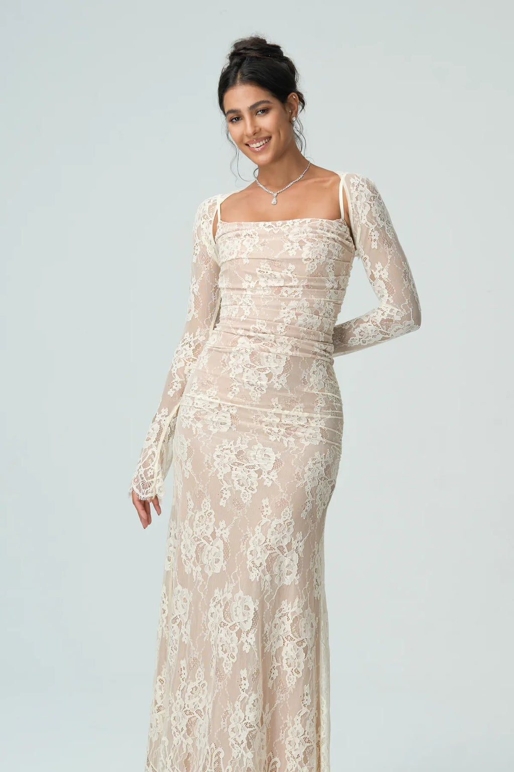 Abito lungo in pizzo nero con maniche lunghe – Lacey