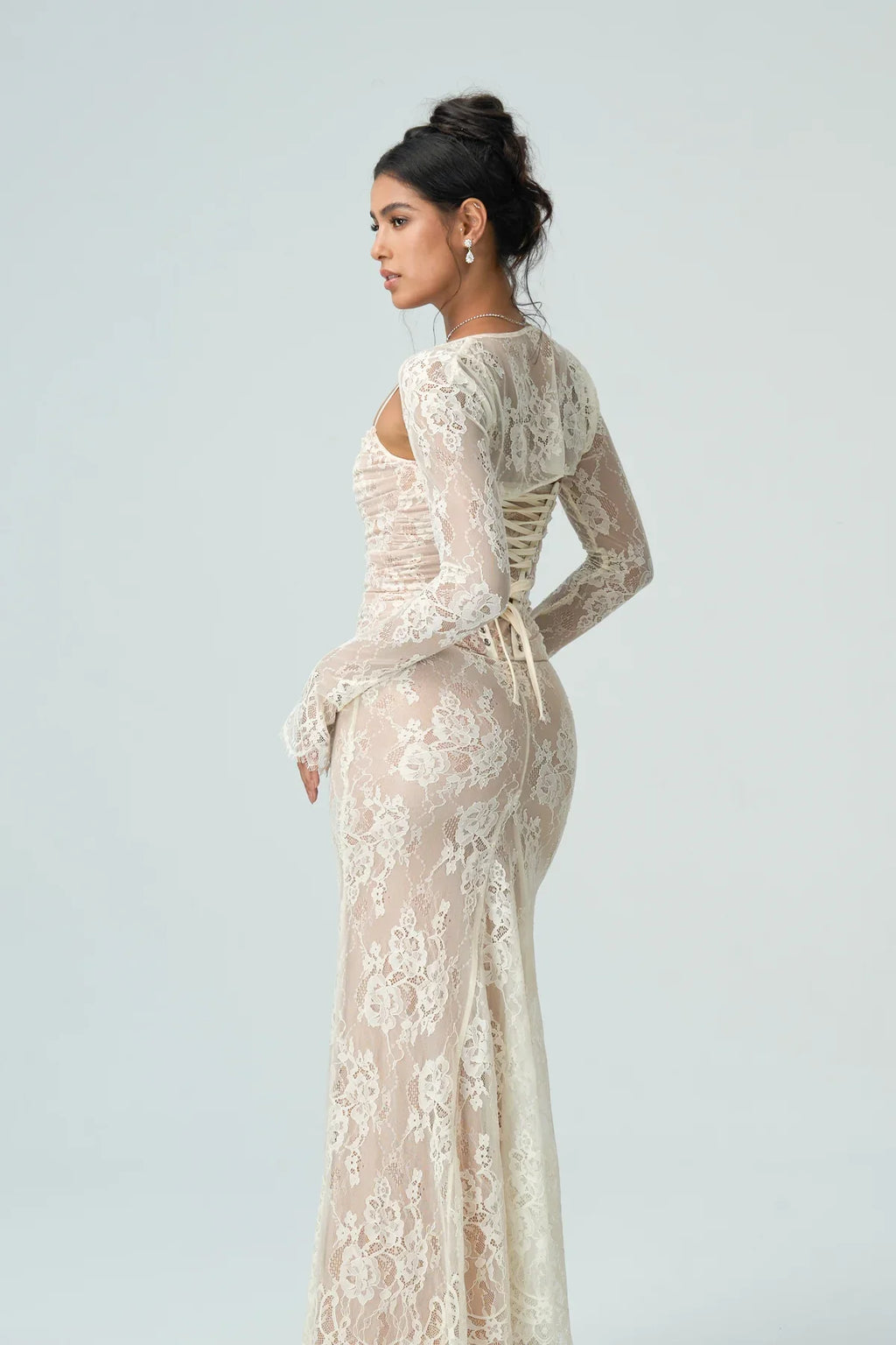 Abito lungo in pizzo nero con maniche lunghe – Lacey