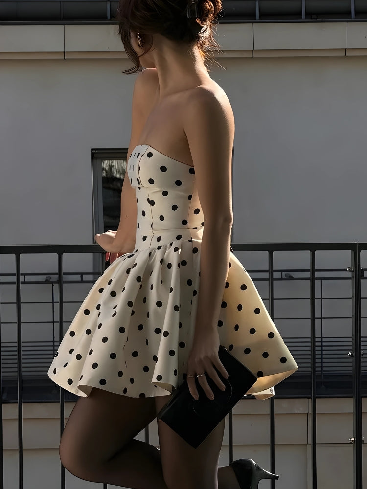 Abito corto strapless a pois neri