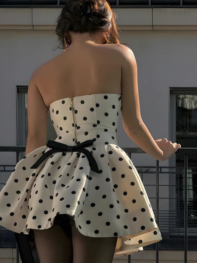 Abito corto strapless a pois neri