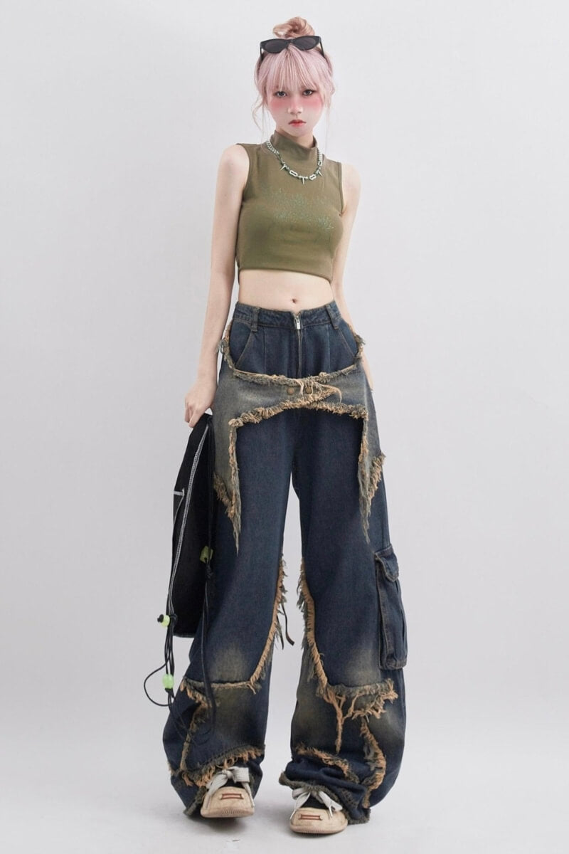 Jeans blu a vita alta con tasche cargo e stratificazioni