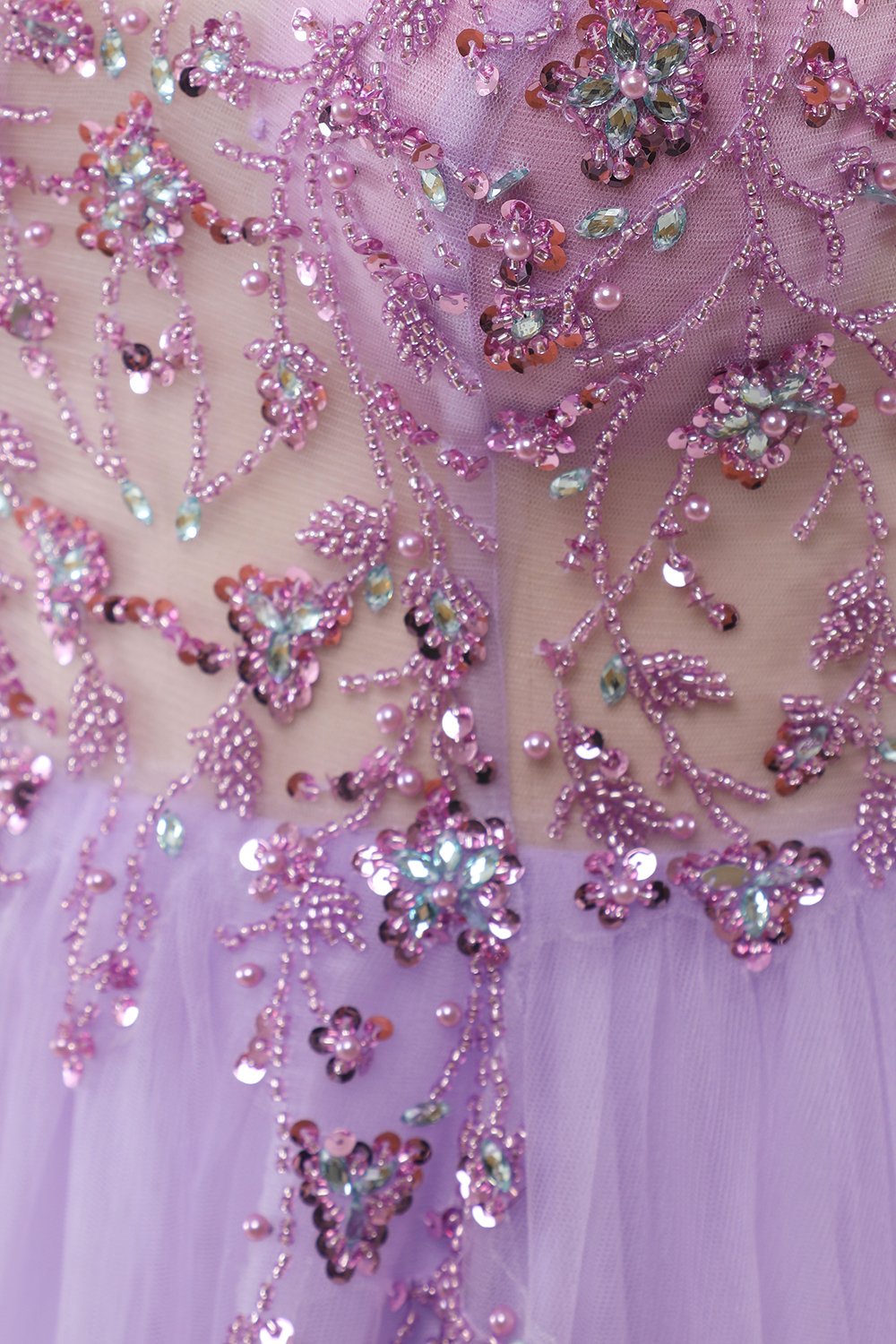 Abito da ballo lungo in tulle viola con perline
