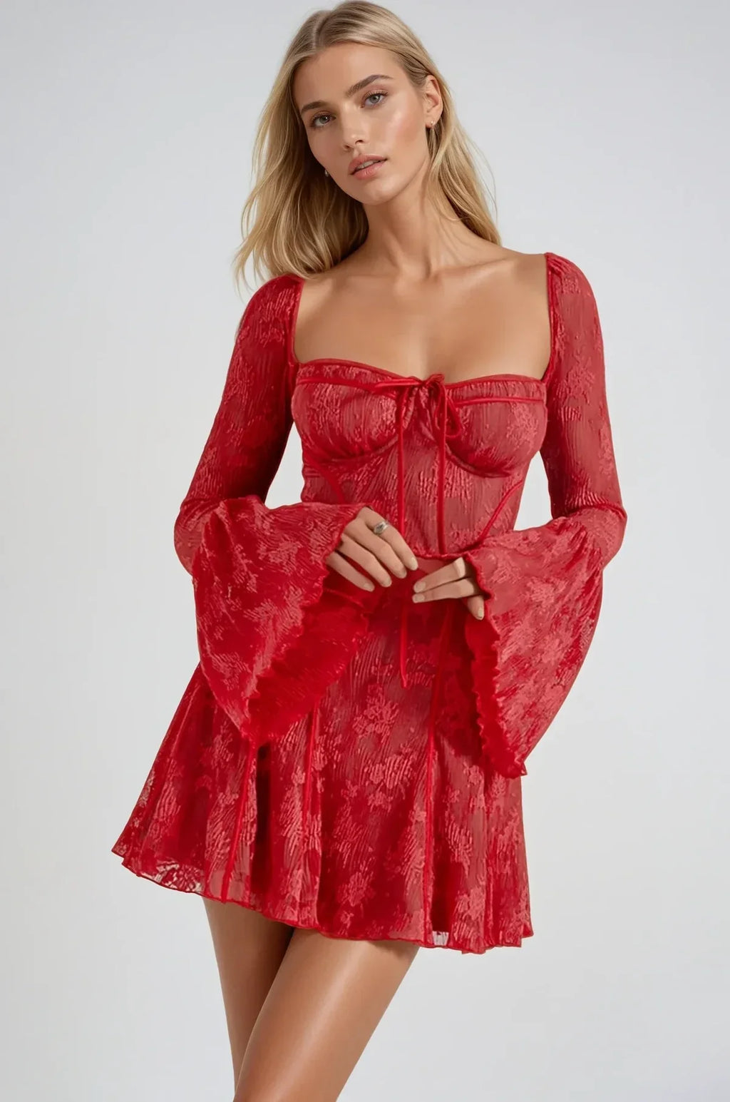 Abito lungo in pizzo nero con maniche a campana – Amaya