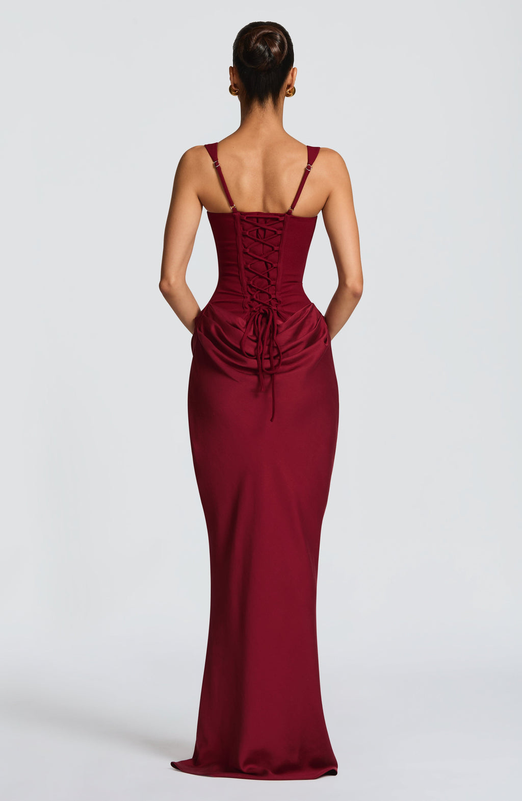 Abito lungo in raso bordeaux scollo quadrato – Cornelia