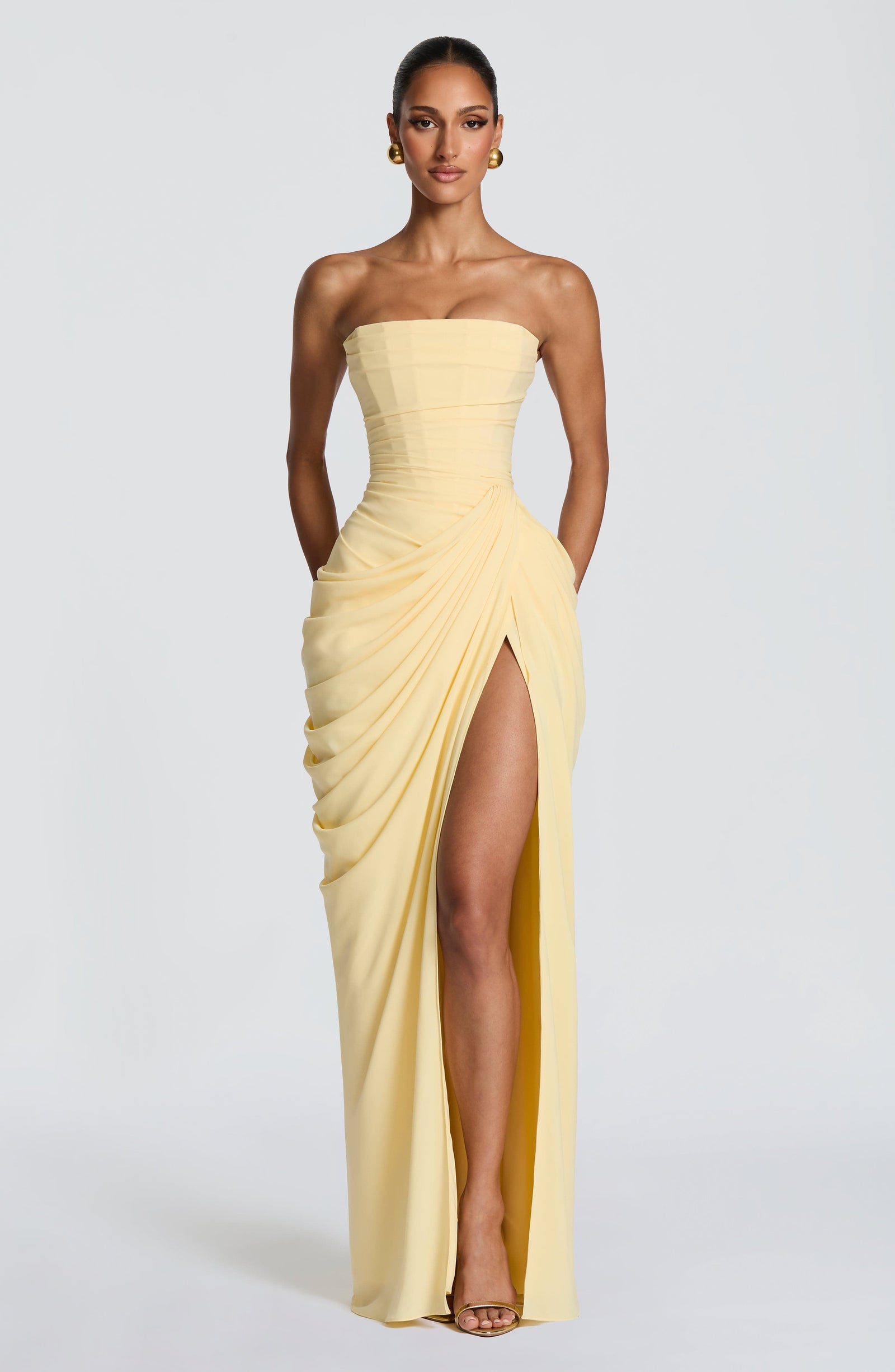 Abito lungo giallo limone strapless con drappeggio