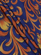 Camicia blu con stampa floreale e maniche lunghe