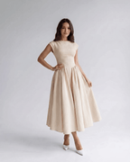 Abito midi beige scollo alla boat maniche corte – Elara
