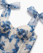 Abito lungo bianco con stampa floreale blu