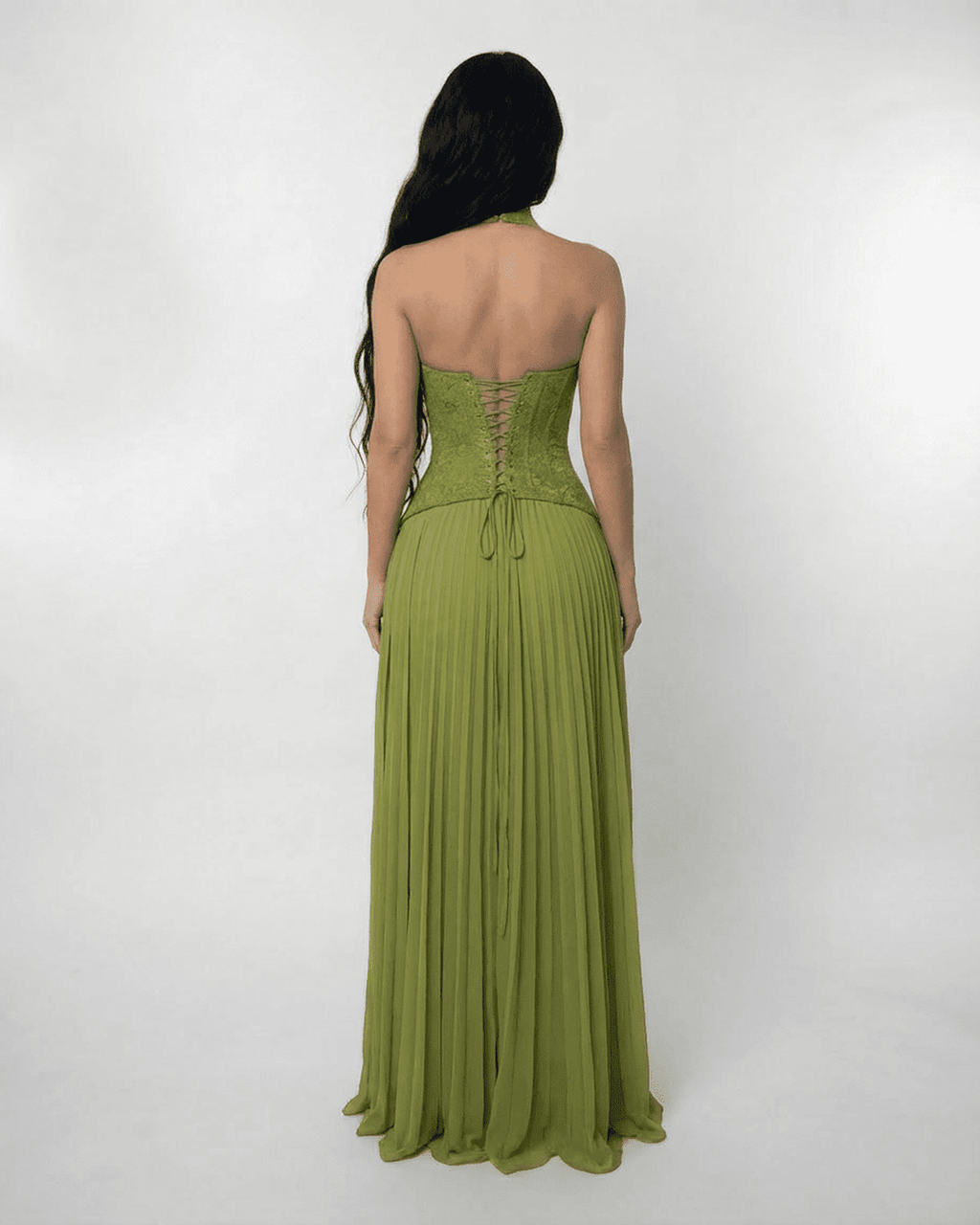 Abito lungo verde oliva halter con pizzo – Verdant Maxi