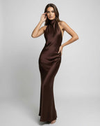 Abito lungo in raso marrone halter – Monaco Maxi